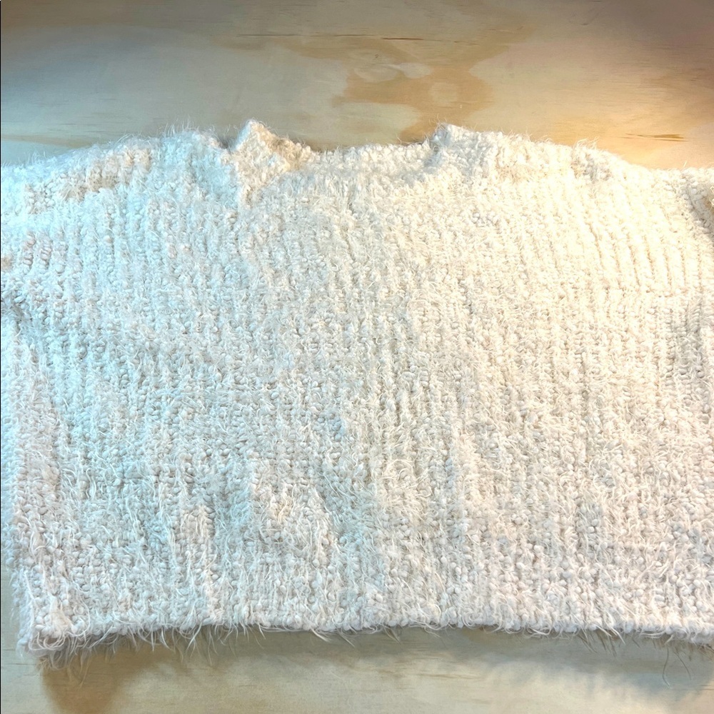 Oversized, Shaggy Cream Colored Whimsical Cropped Sweater. Sz M